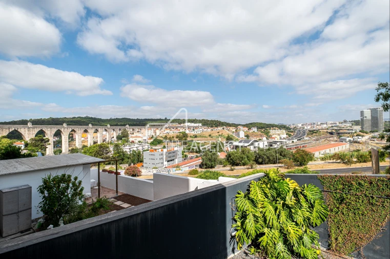 Apartamento T2 para Venda em Campolide Foto 5