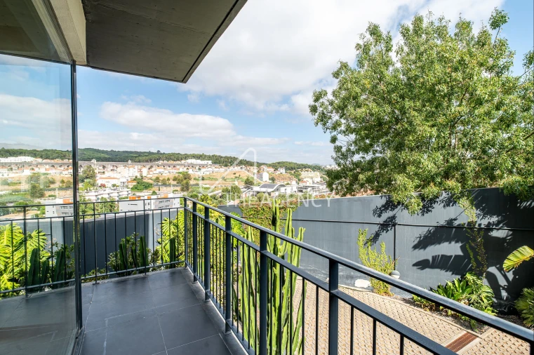 Apartamento T2 para Venda em Campolide Foto 3