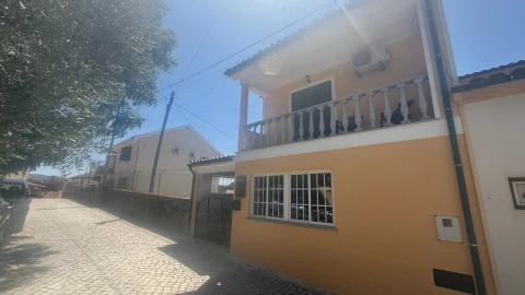 Moradia T3 para Venda em Santa Comba de Vilariça