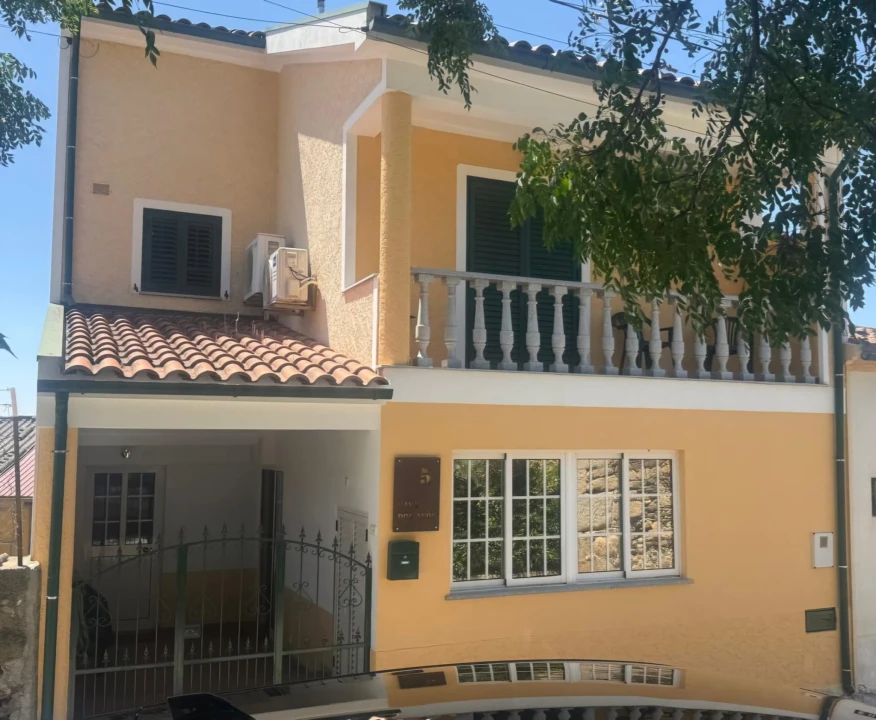 Moradia T3 para Venda em Santa Comba de Vilariça Foto 1