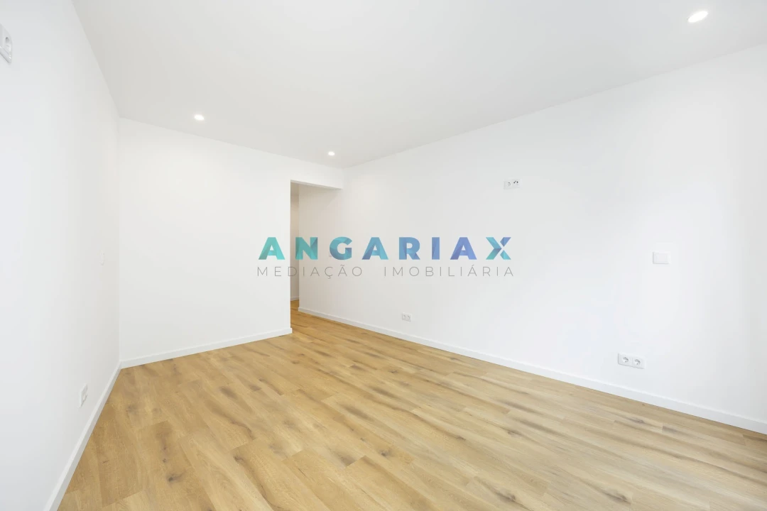 Apartamento T2 para Venda em Nazare Foto 19