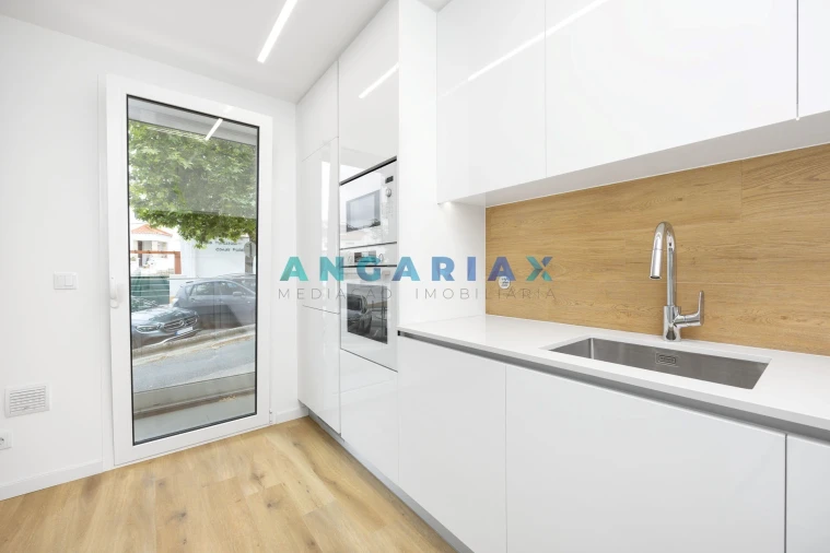 Apartamento T2 para Venda em Nazare Foto 9