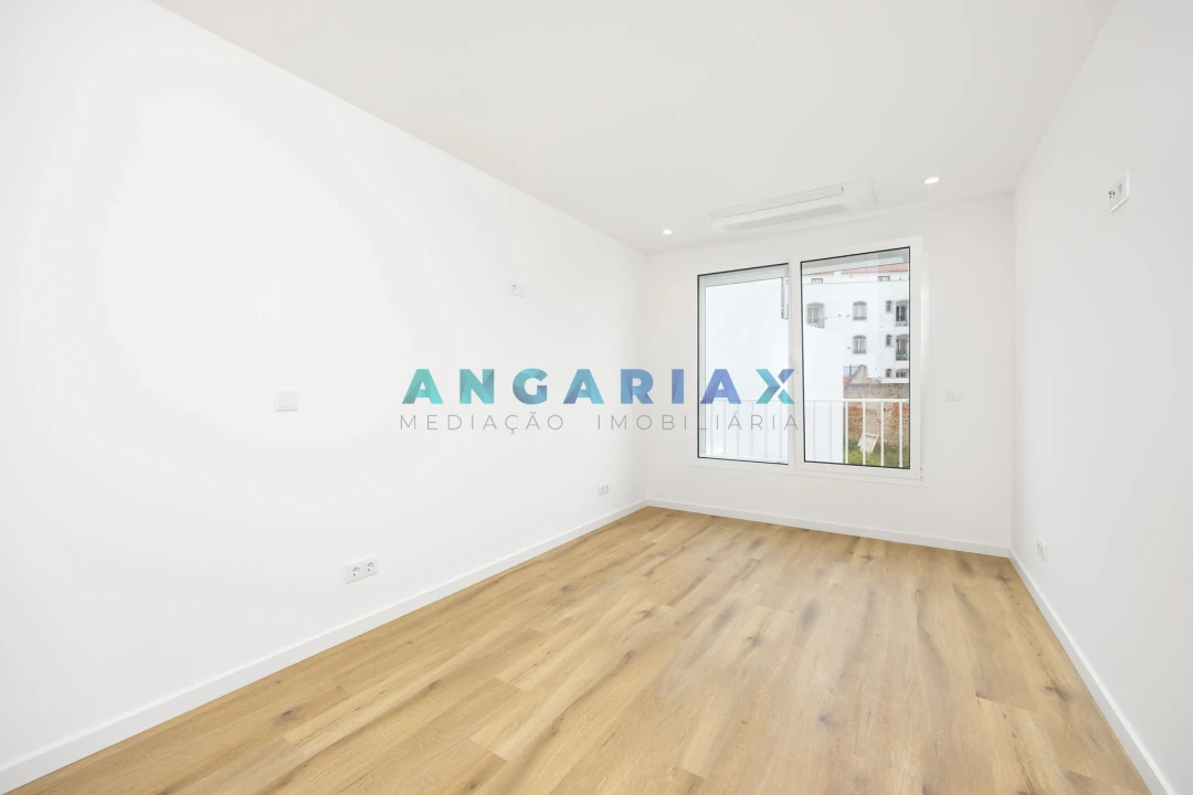 Apartamento T2 para Venda em Nazare Foto 11