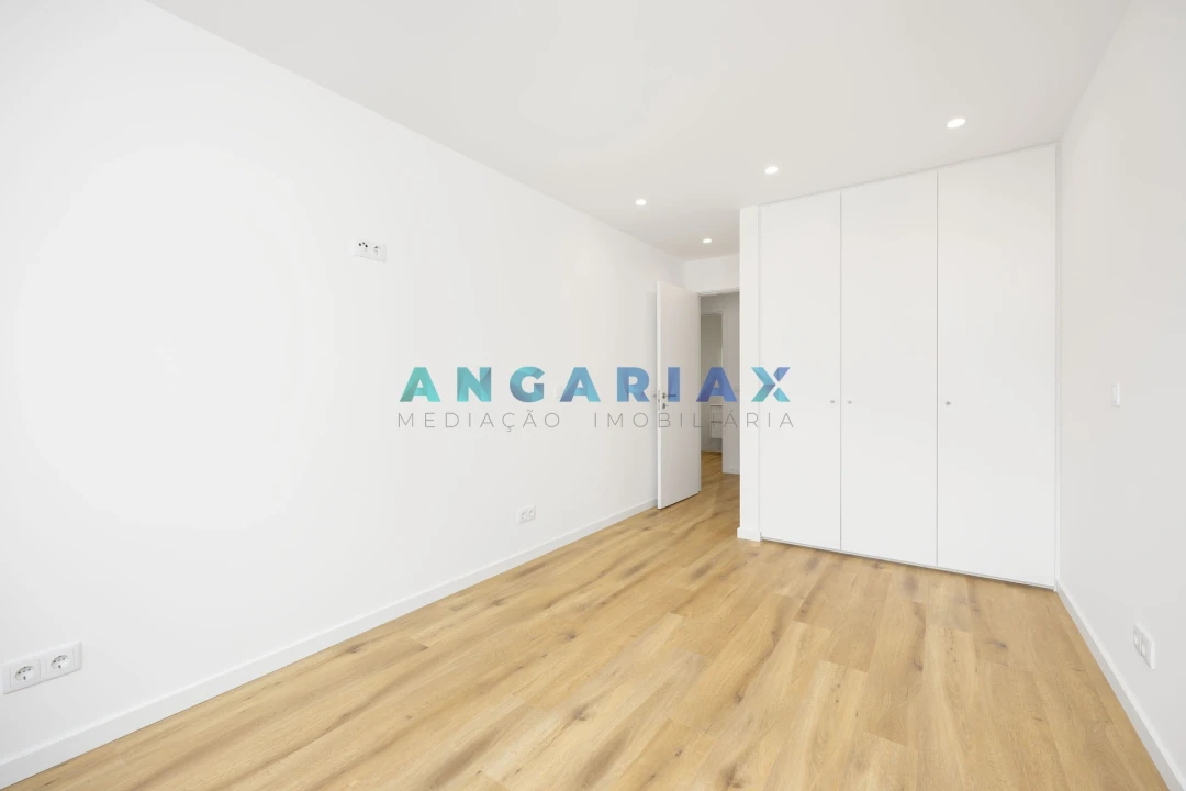 Apartamento T2 para Venda em Nazare Foto 12