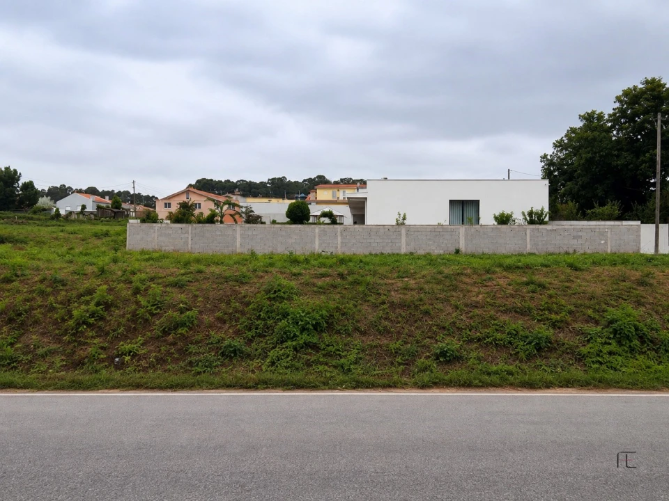 Terreno para Venda em Grijó e Sermonde Foto 3