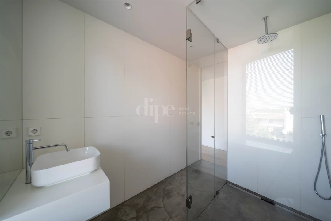 Apartamento T1 para Arrendamento em Creixomil Foto 14
