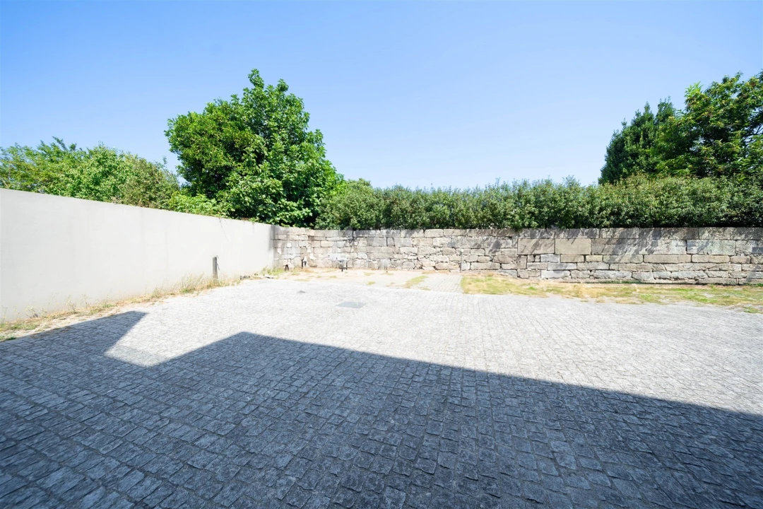 Apartamento T1 para Arrendamento em Creixomil Foto 17