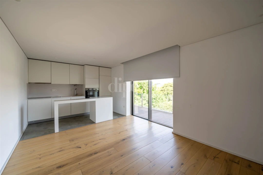 Apartamento T1 para Arrendamento em Creixomil Foto 4
