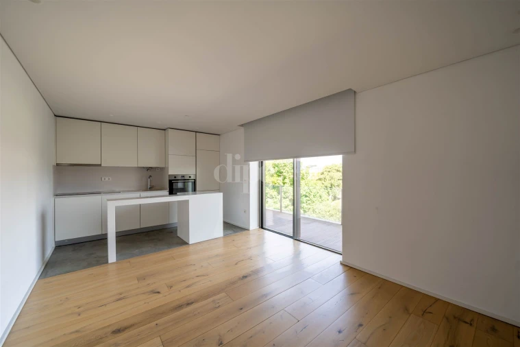 Apartamento T1 para Arrendamento em Creixomil Foto 4