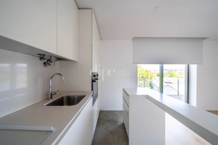 Apartamento T1 para Arrendamento em Creixomil Foto 6
