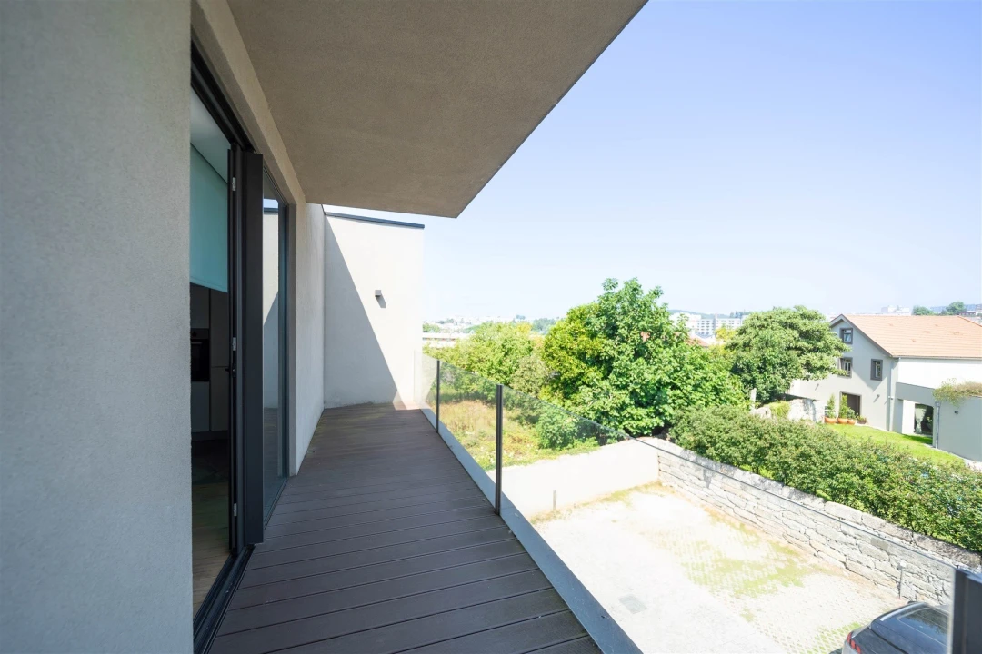 Apartamento T1 para Arrendamento em Creixomil Foto 7