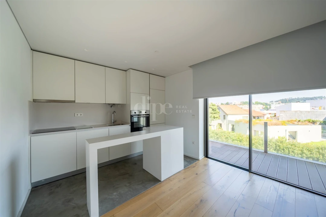 Apartamento T1 para Arrendamento em Creixomil Foto 5