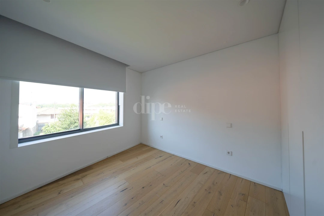 Apartamento T1 para Arrendamento em Creixomil Foto 10