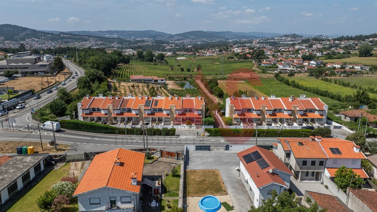 Moradia T3 para Venda em Serzedelo Foto 30