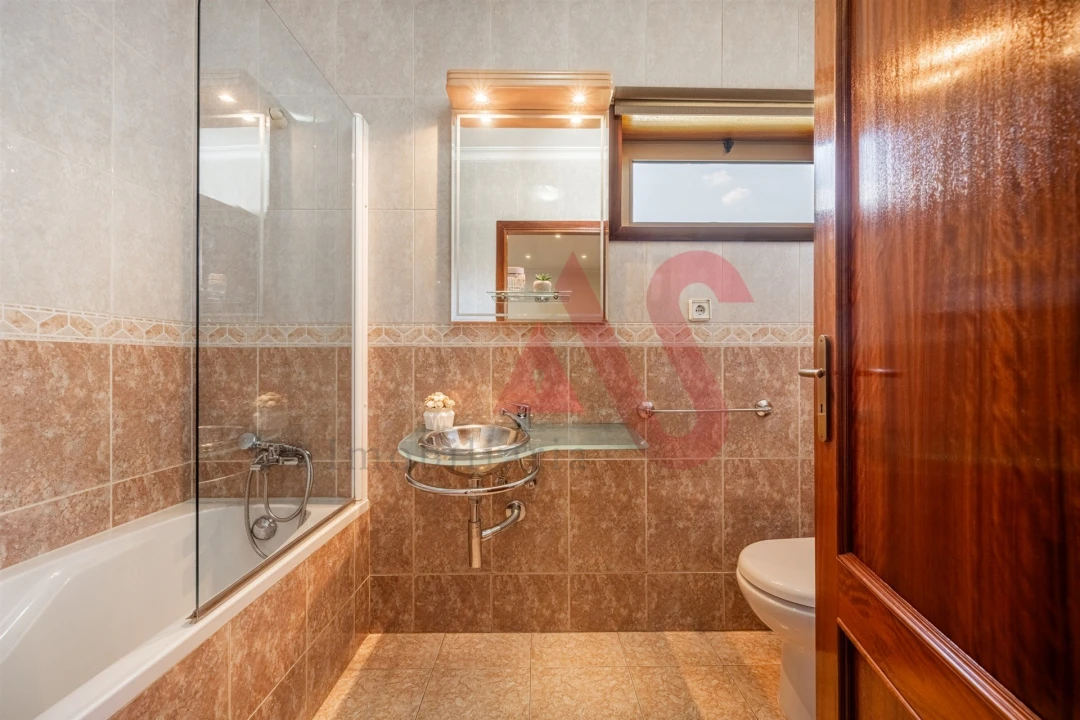 Moradia T3 para Venda em Serzedelo Foto 27