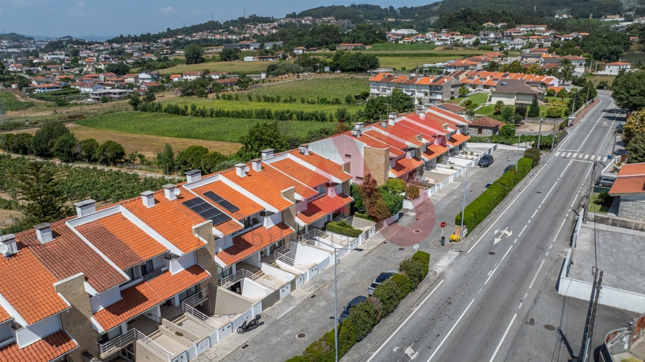Moradia T3 para Venda em Serzedelo Foto 32