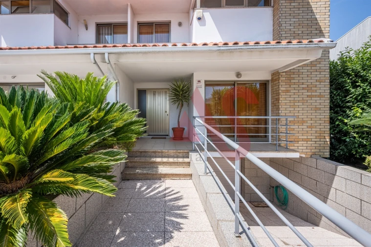 Moradia T3 para Venda em Serzedelo Foto 2