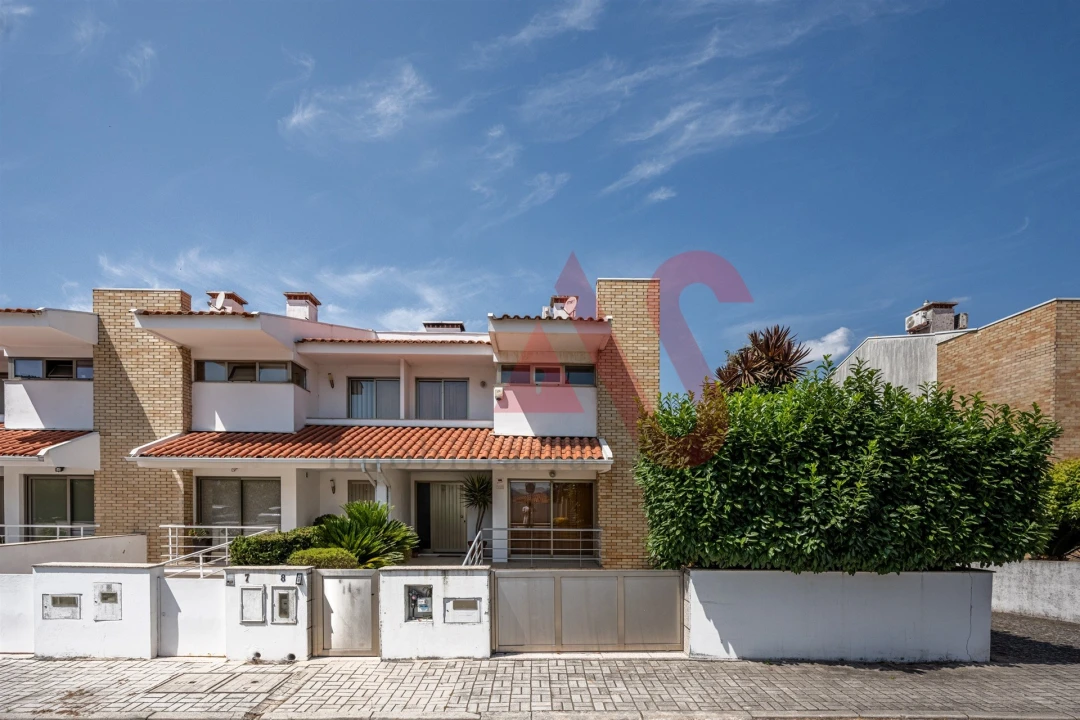 Moradia T3 para Venda em Serzedelo Foto 1