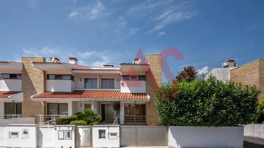 Moradia T3 para Venda em Serzedelo