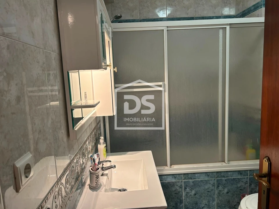 Apartamento T2 para Venda em Alcobaça e Vestiaria Foto 12