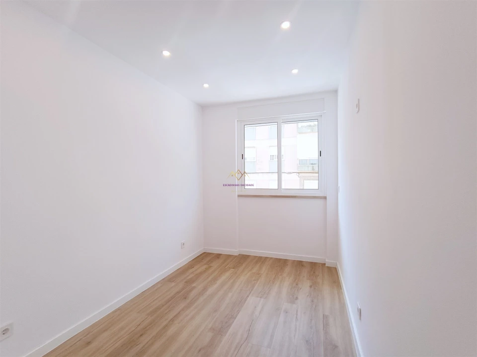 Apartamento T2 para Venda em Odivelas Foto 8