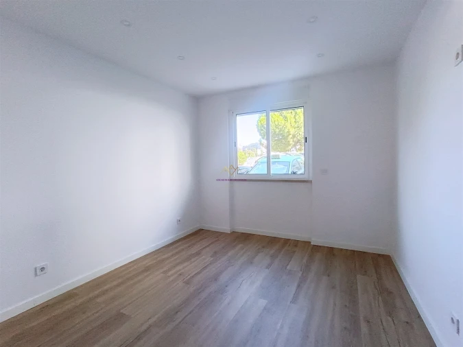 Apartamento T2 para Venda em Odivelas Foto 13