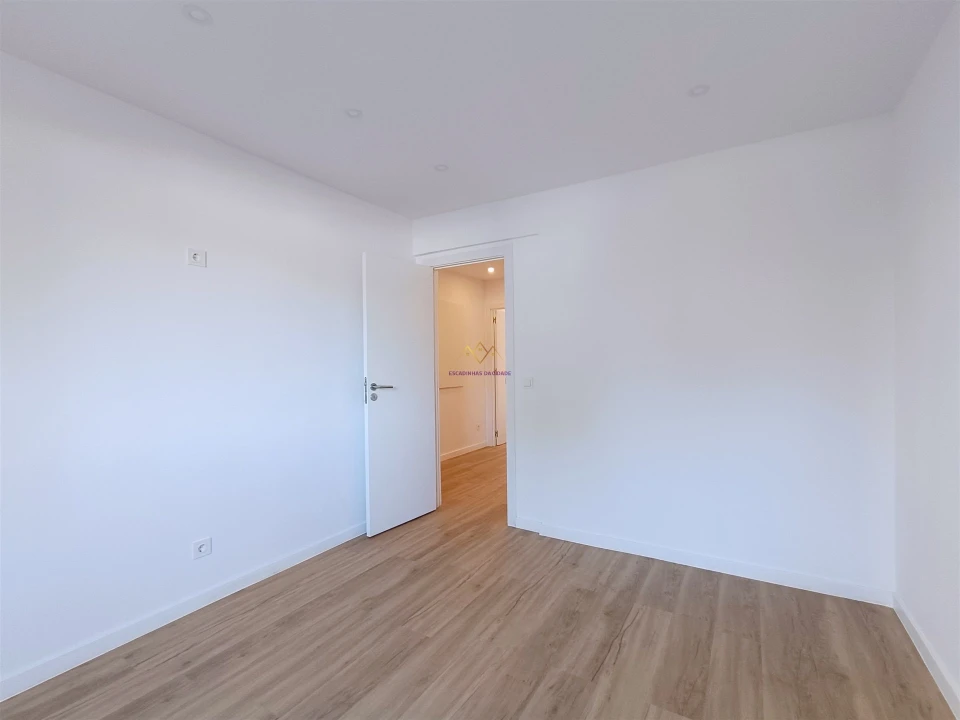 Apartamento T2 para Venda em Odivelas Foto 19