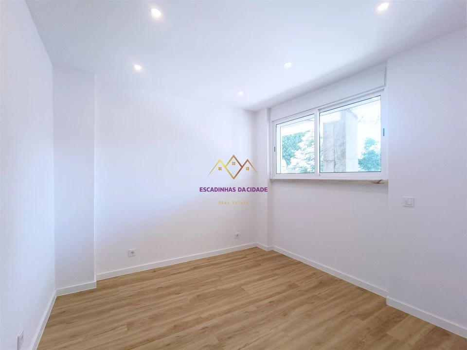 Apartamento T1 para Venda em Sacavém e Prior Velho Foto 7