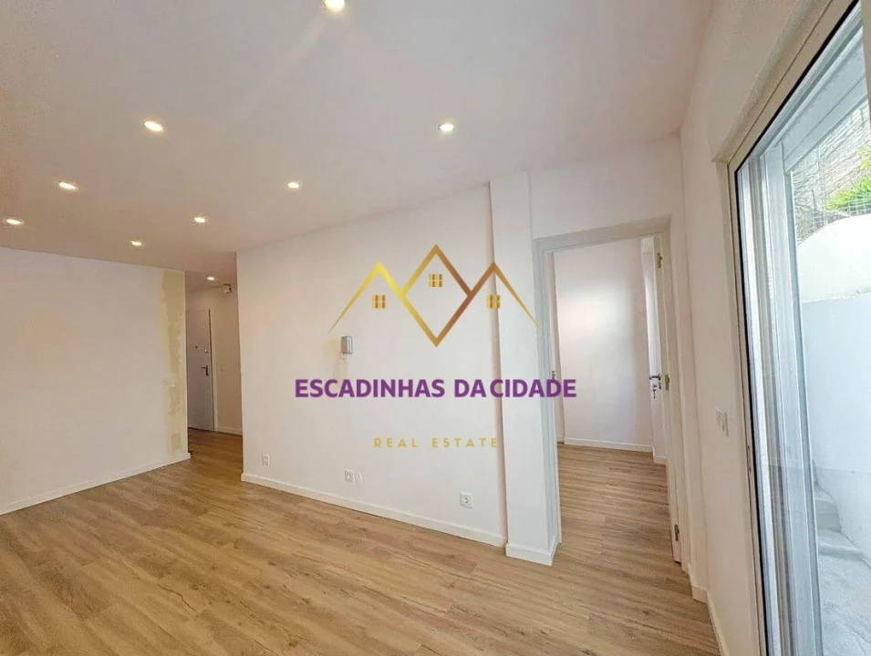 Apartamento T1 para Venda em Sacavém e Prior Velho Foto 9