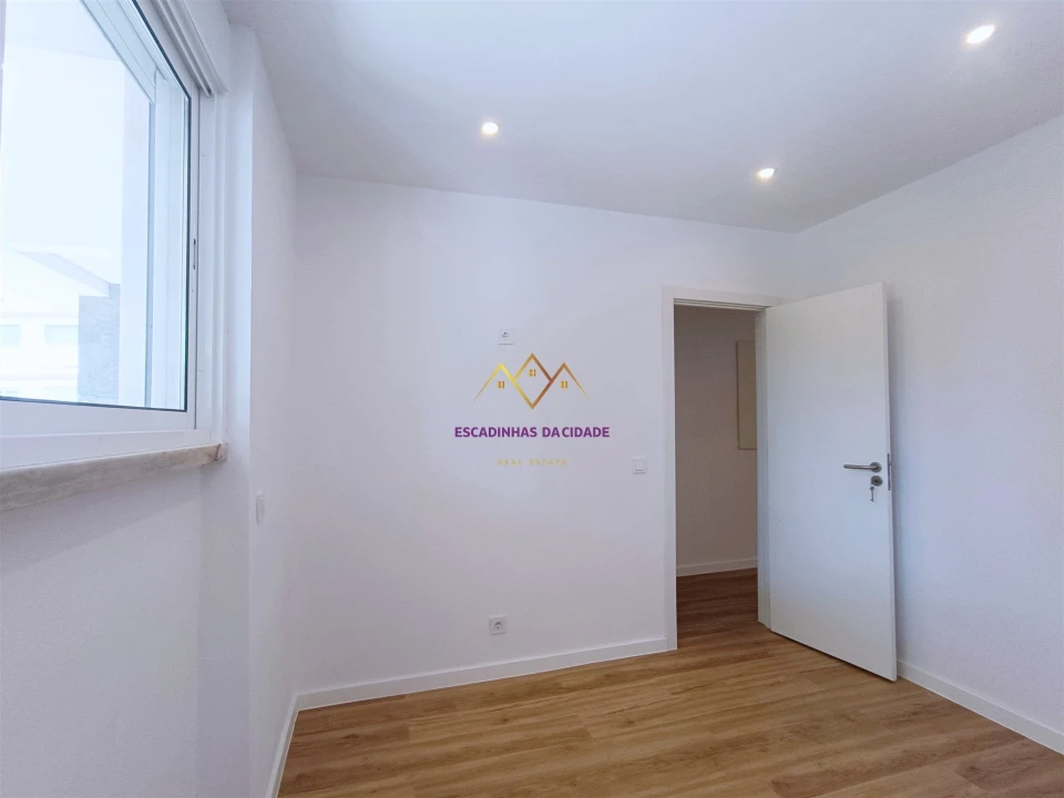 Apartamento T1 para Venda em Sacavém e Prior Velho Foto 6