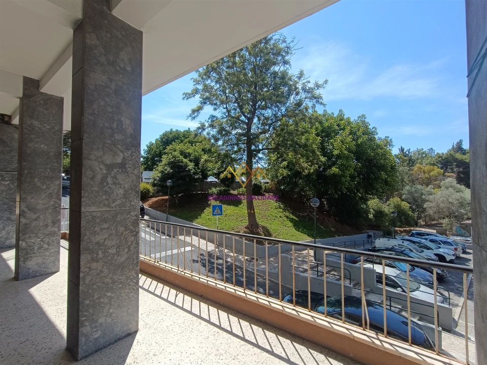 Apartamento T1 para Venda em Sacavém e Prior Velho Foto 25