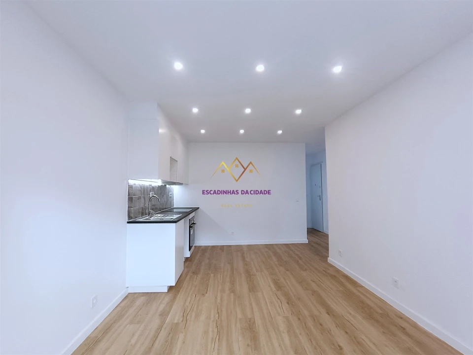 Apartamento T1 para Venda em Sacavém e Prior Velho Foto 13