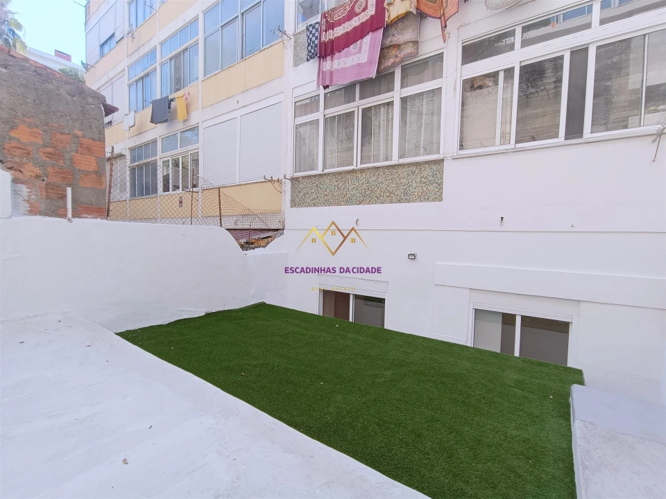 Apartamento T1 para Venda em Sacavém e Prior Velho Foto 12