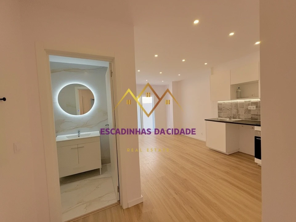 Apartamento T1 para Venda em Sacavém e Prior Velho Foto 12