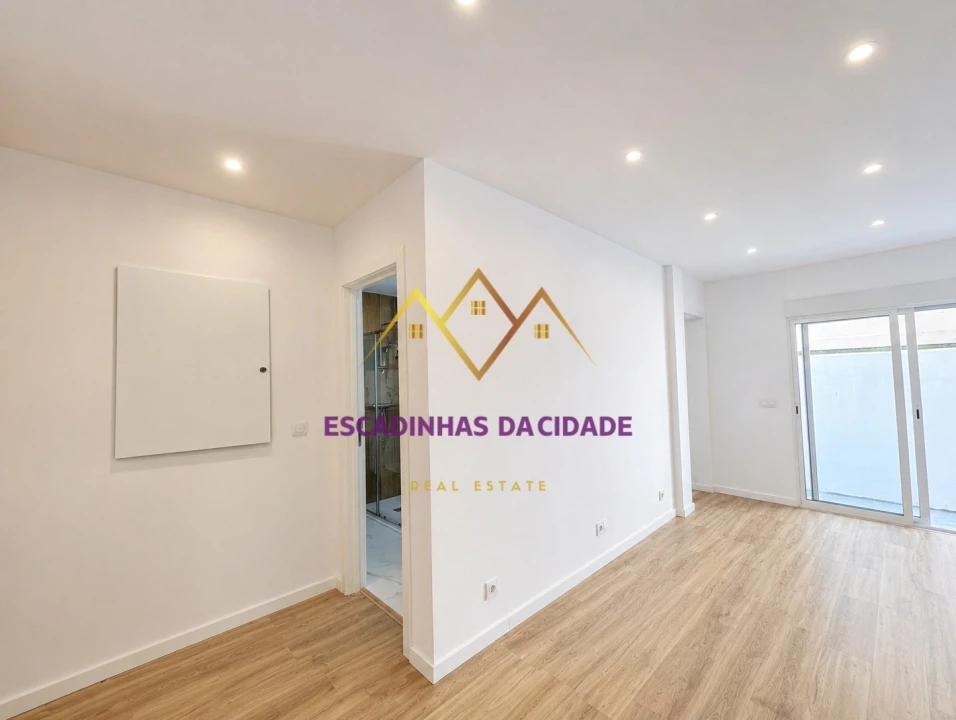 Apartamento T1 para Venda em Sacavém e Prior Velho Foto 10