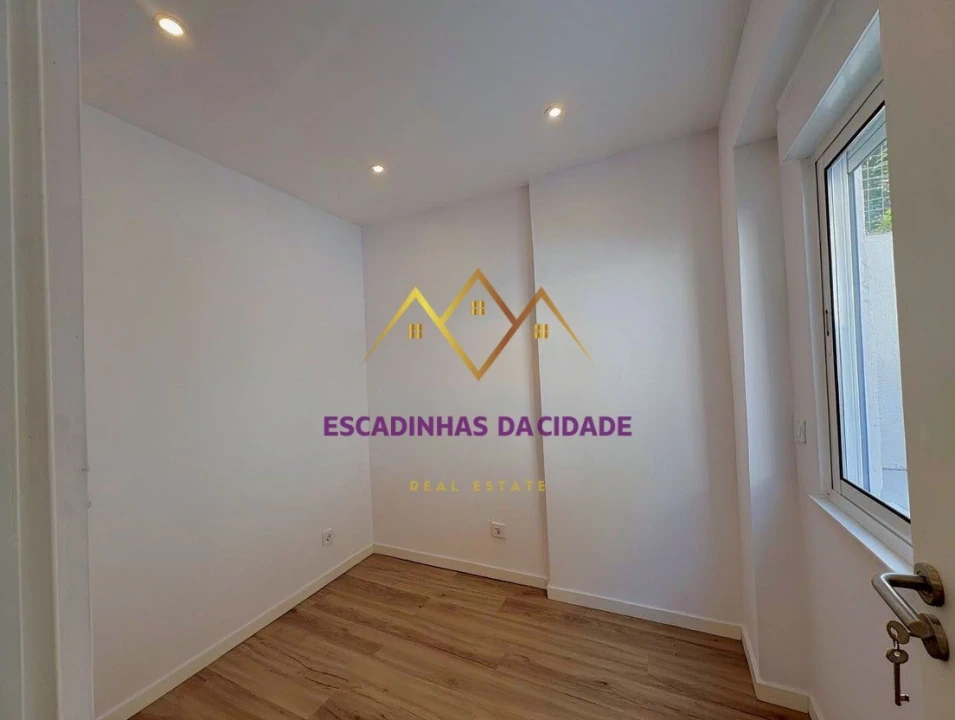 Apartamento T1 para Venda em Sacavém e Prior Velho Foto 19
