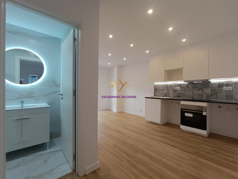 Apartamento T1 para Venda em Sacavém e Prior Velho Foto 3