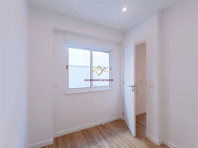 Apartamento T1 para Venda em Sacavém e Prior Velho Foto 5