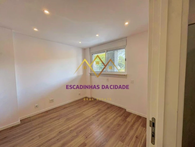 Apartamento T1 para Venda em Sacavém e Prior Velho Foto 18