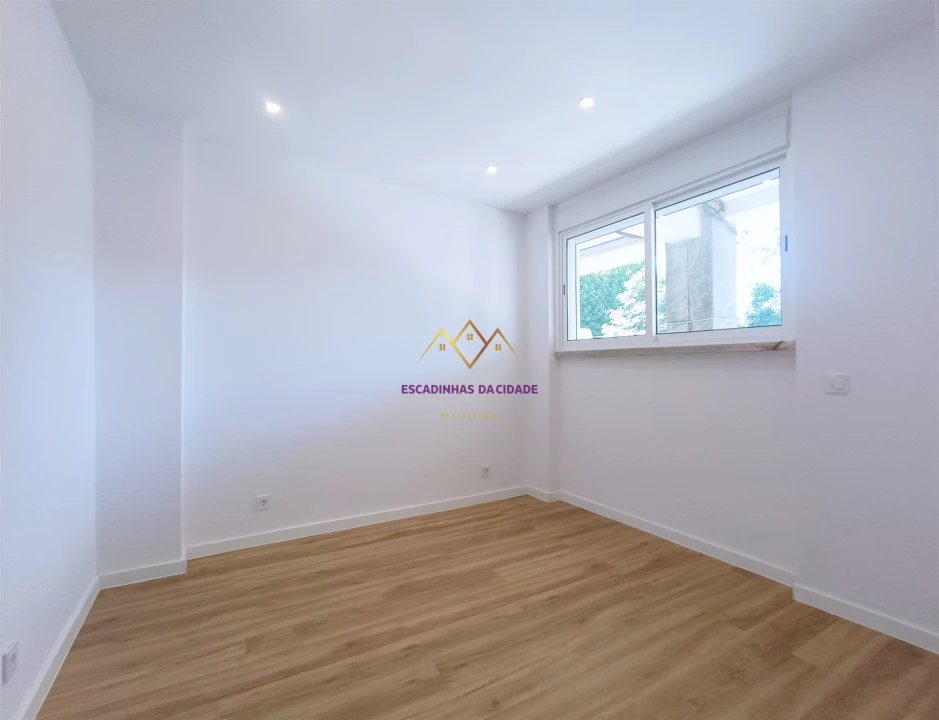 Apartamento T1 para Venda em Sacavém e Prior Velho Foto 22