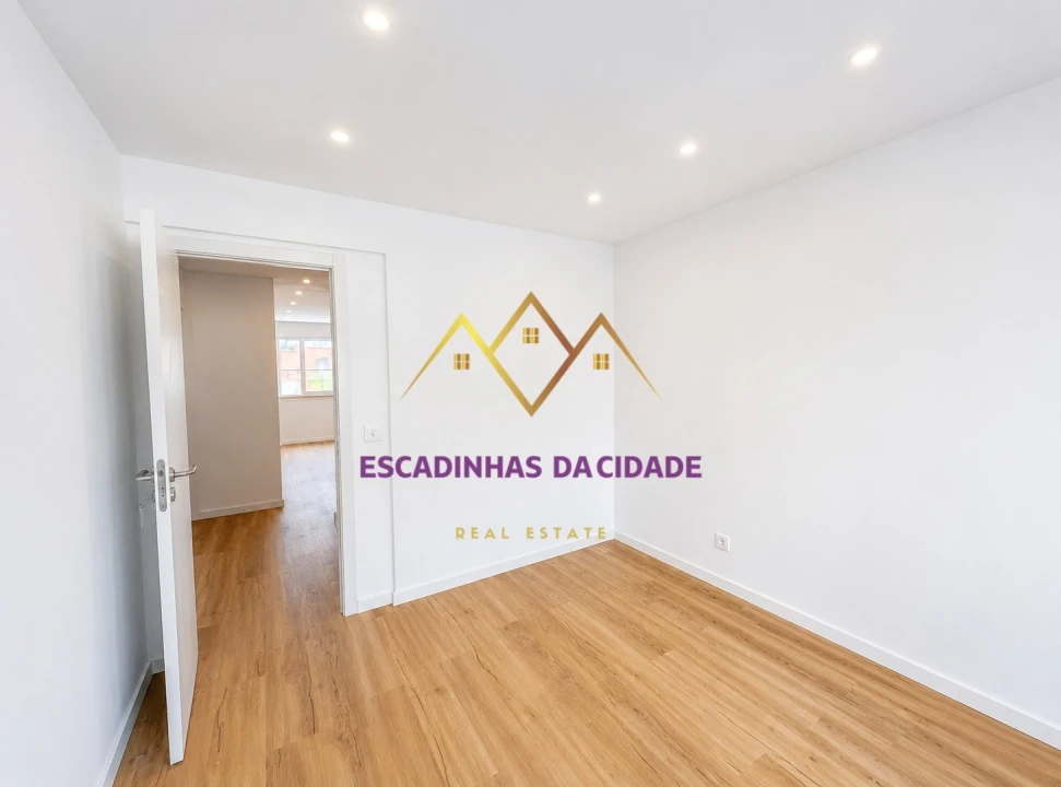 Apartamento T1 para Venda em Sacavém e Prior Velho Foto 13