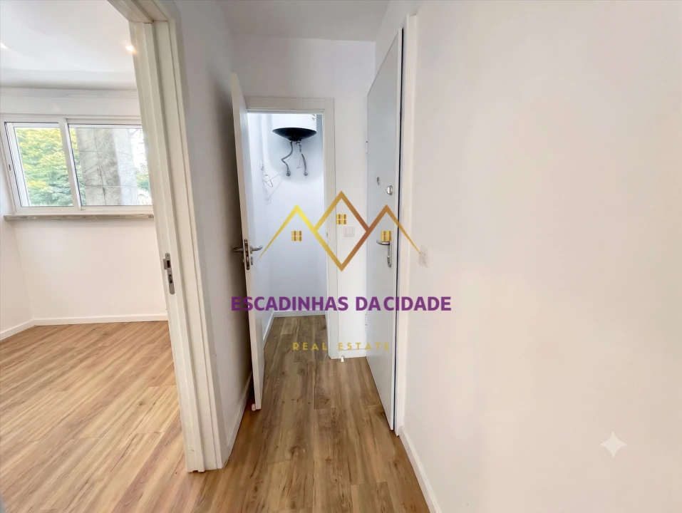 Apartamento T1 para Venda em Sacavém e Prior Velho Foto 11