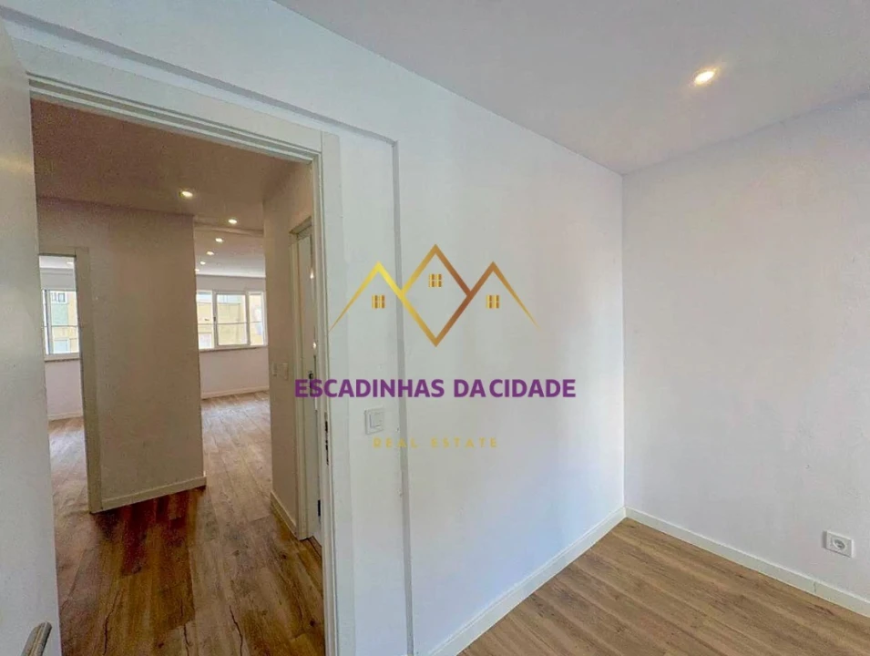 Apartamento T1 para Venda em Sacavém e Prior Velho Foto 21