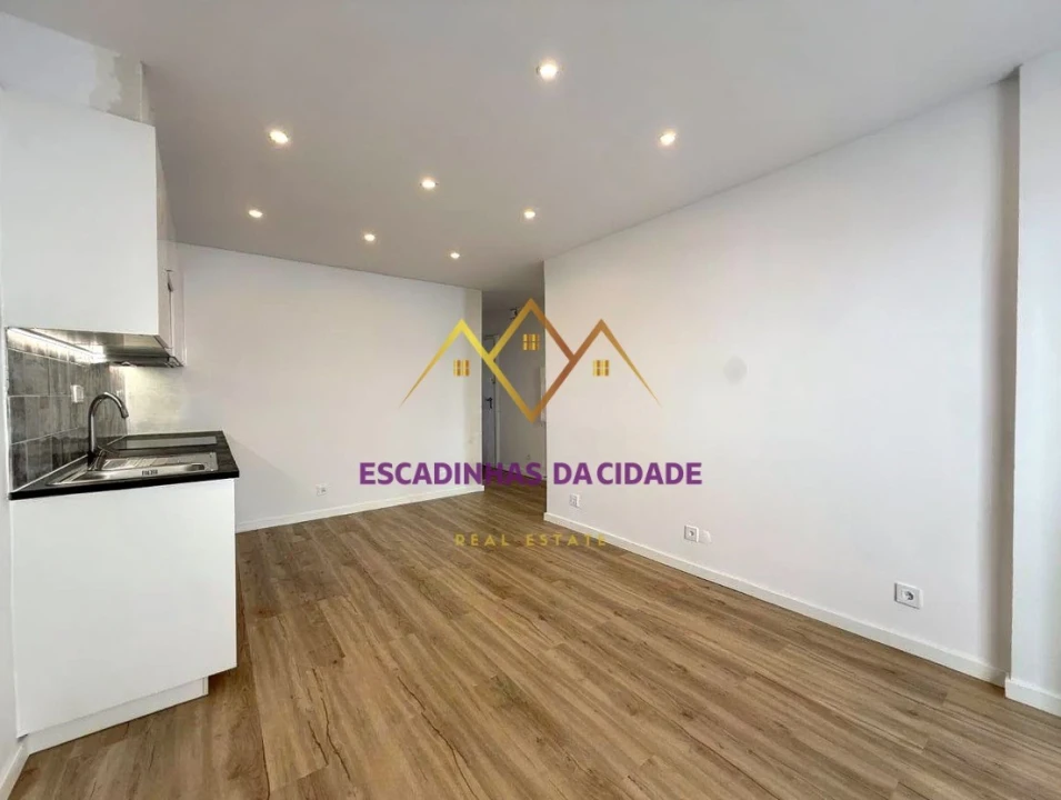 Apartamento T1 para Venda em Sacavém e Prior Velho Foto 1