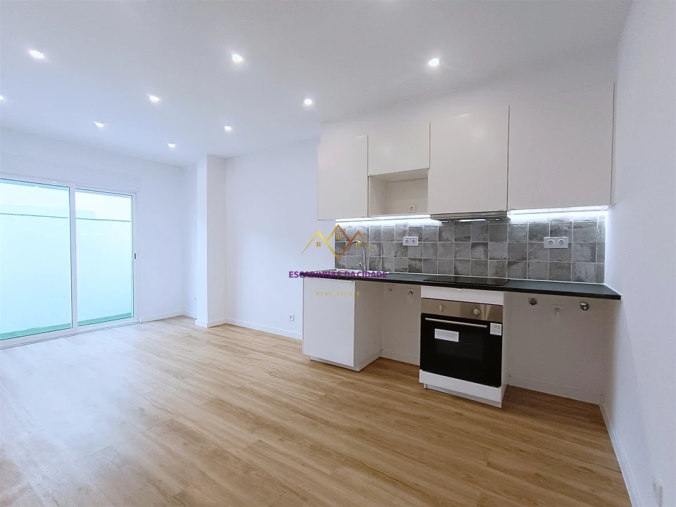 Apartamento T1 para Venda em Sacavém e Prior Velho Foto 1