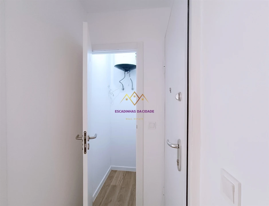 Apartamento T1 para Venda em Sacavém e Prior Velho Foto 8