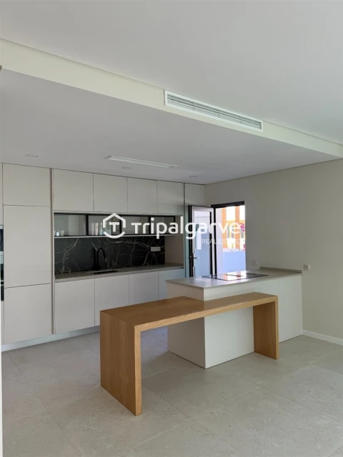 Moradia T4 para Venda em Ferreiras