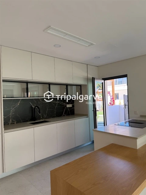 Moradia T4 para Venda em Ferreiras