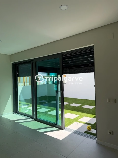 Moradia T4 para Venda em Ferreiras