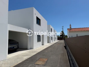 Moradia T4 para Venda em Ferreiras